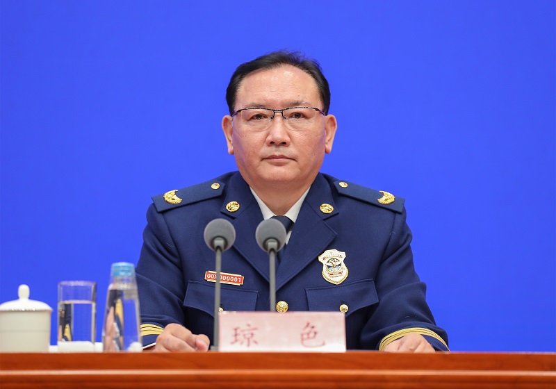 操女人逼的网站应急部党组成员、消防救援局局长琼色出席新闻发布会
